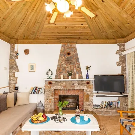 Sleeps 2 Pool Air Con Wifi