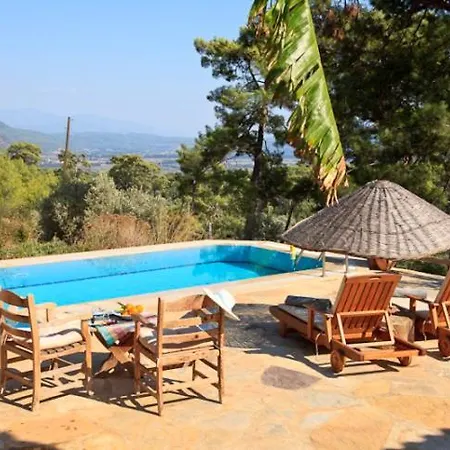 Sleeps 2 Pool Air Con Wifi *