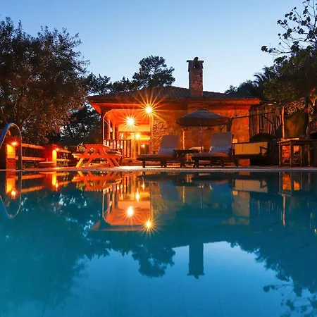 Sleeps 2 Pool Air Con Wifi Villa
