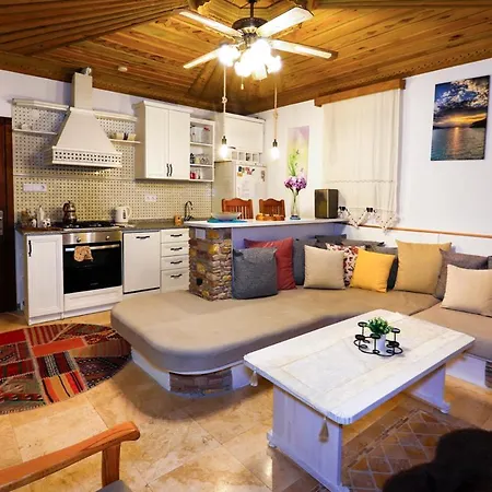 Sleeps 2 Pool Air Con Wifi * Kuyucak